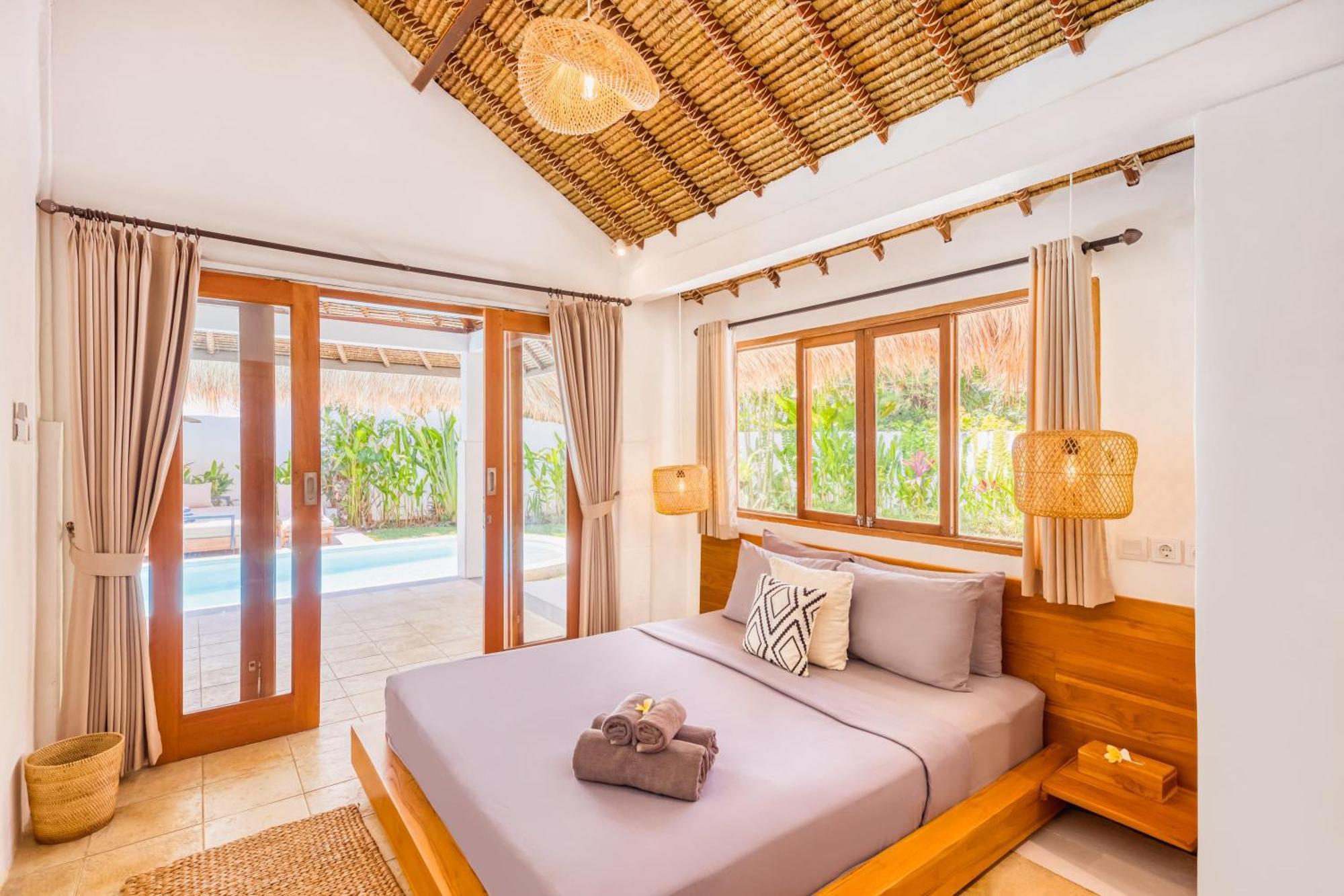 Villa Barcelona - Private 5 Bdr In Seminyak, Location, Large Pool & Garden *