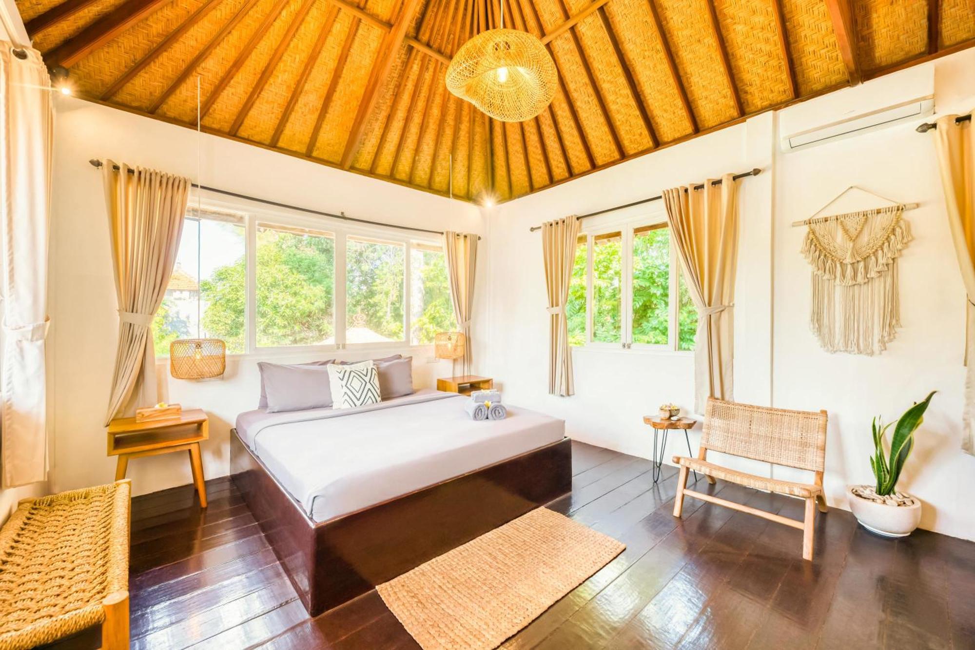 Villa Barcelona - Private 5 Bdr In Seminyak, Location, Large Pool & Garden *