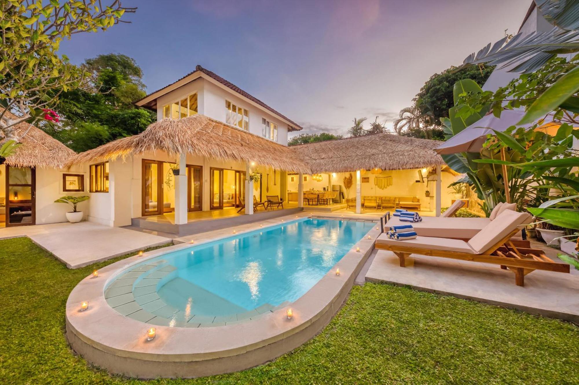 Villa Barcelona - Private 5 Bdr In Seminyak, Location, Large Pool & Garden